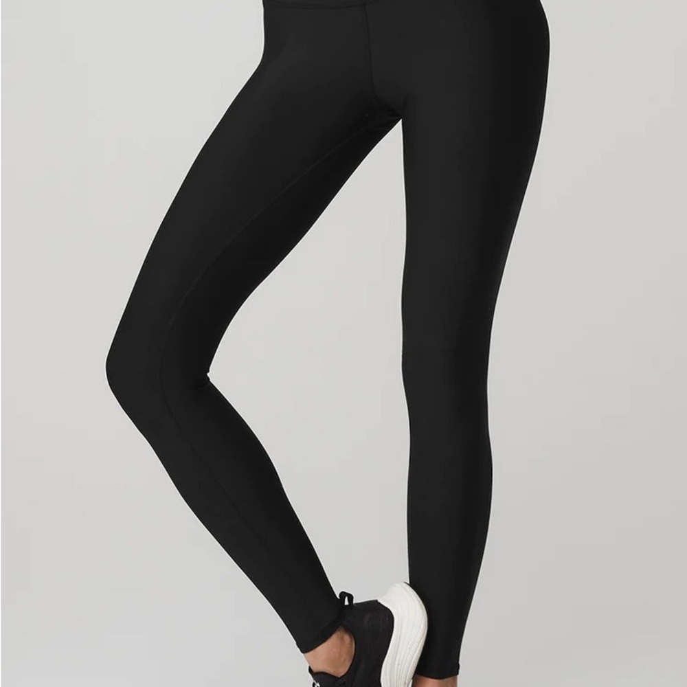 Alo Women’s Medium, Black High-Waist Airlift Legging, like new